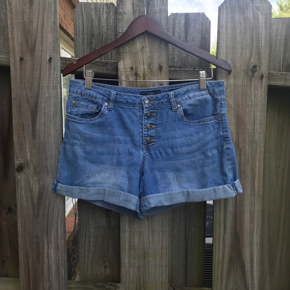 Jessica Simpson Vintage High Waisted Shorts - Picture 7 of 7